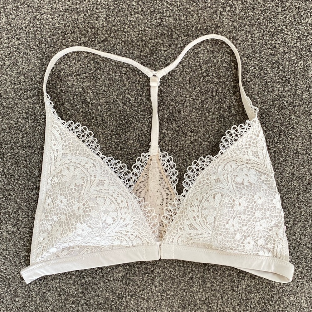 ❤️ Victoria’s Secret White Lace Racerback Bralette Size Small